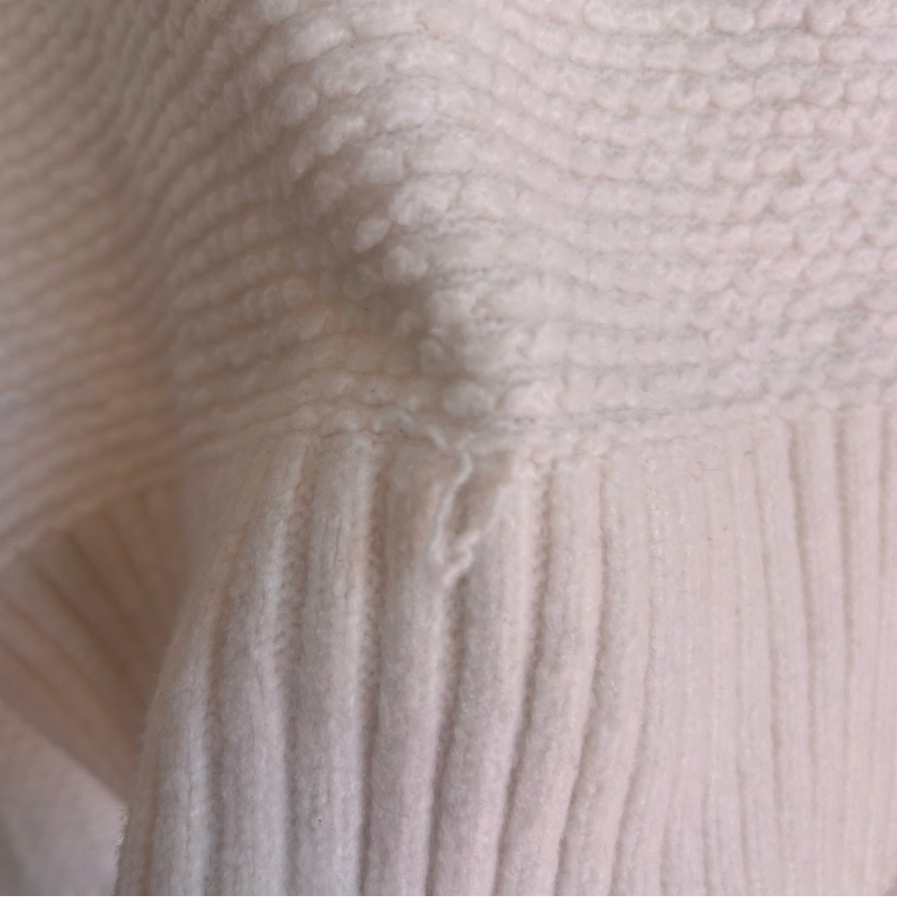 Abercrombie Soft Chunky Knit Cropped Cardigan, Cream, Cozy, XS - Picture 9 of 10